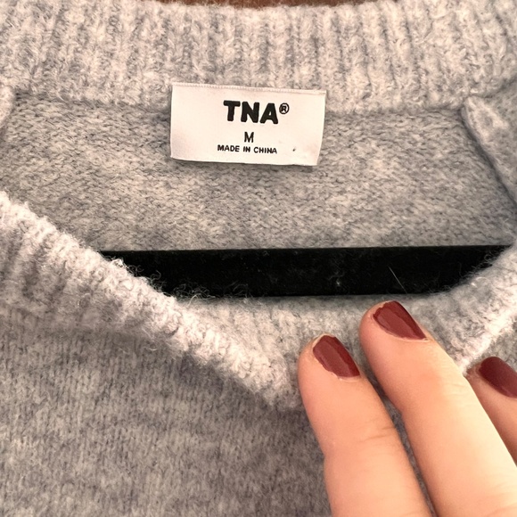 Aritzia TNA Light Grey Sweater Size Medium Good Condition - Picture 2 of 5